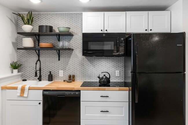 Building Photo - Stylish & Turnkey Furnished 2-BR Daylight Basement Apartment – Utilities + Wi-Fi Included