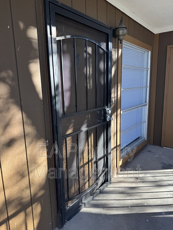 Building Photo - 1212 Chelwood Park Blvd NE