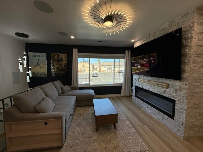 Building Photo - Gorgeous Remodeled 3 Bedroom Home in St. George!