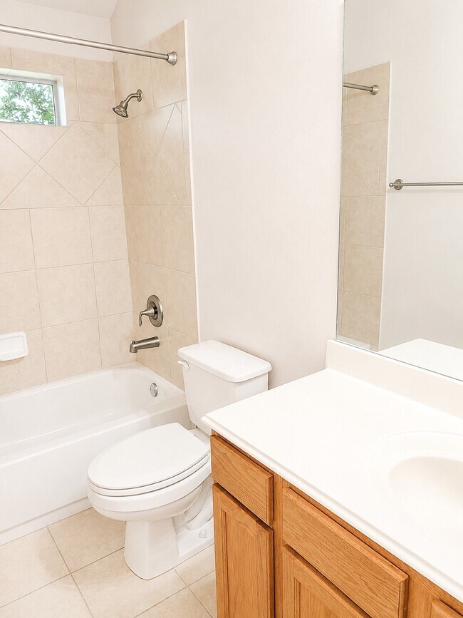 Building Photo - 24914 Rosevale Ct