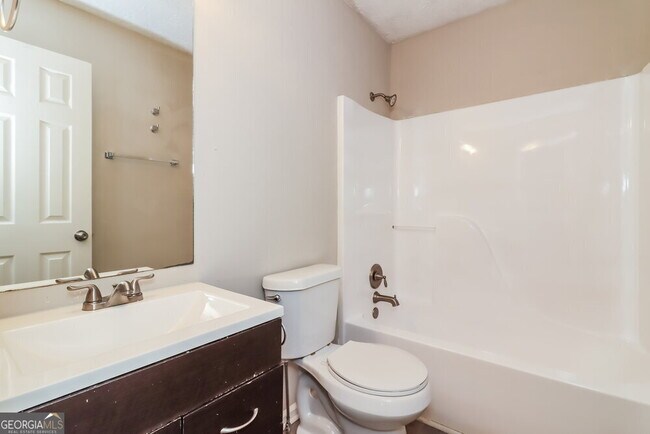 Building Photo - 71 Brooke Dr