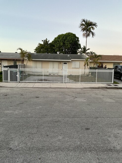 Building Photo - 11405 SW 148th St