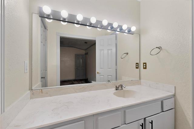 Building Photo - 3925 Brandon Park Dr