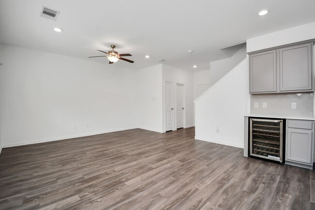Building Photo - 15822 Kinlough Dr