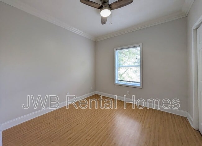 Building Photo - 411 3rd Ave S