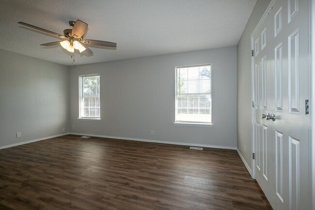 Building Photo - Gorgeous 4 Bedroom Remodel, Union Schools!