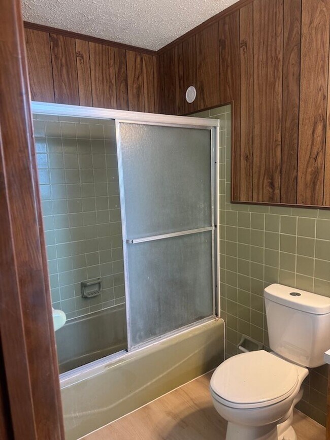 Building Photo - Middle of Town