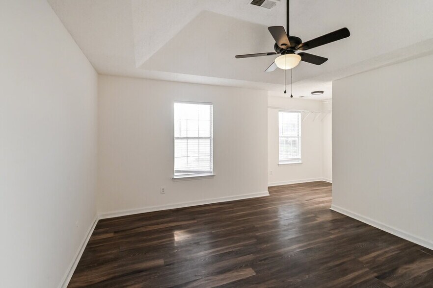 Building Photo - 7159 Creekside Dr