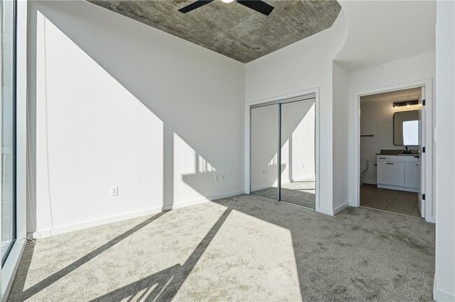 Building Photo - 3324 Peachtree Rd NE