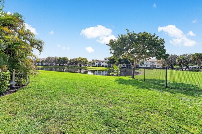 Building Photo - 3256 Commodore Ct