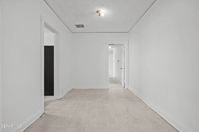 Building Photo - 3418 Frankfort Ave