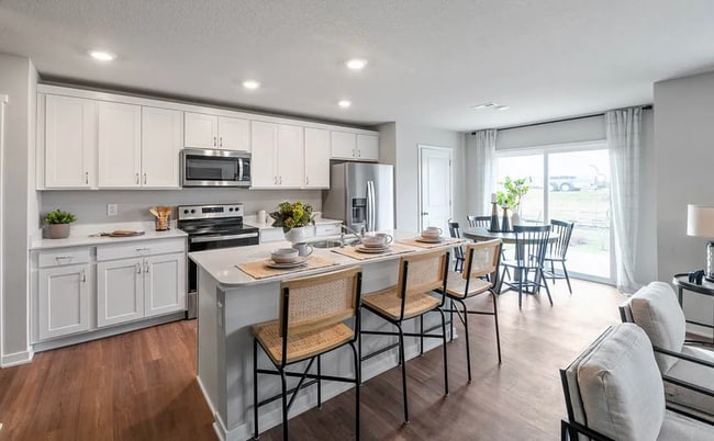 Building Photo - 2569 SE Hawkins Ave