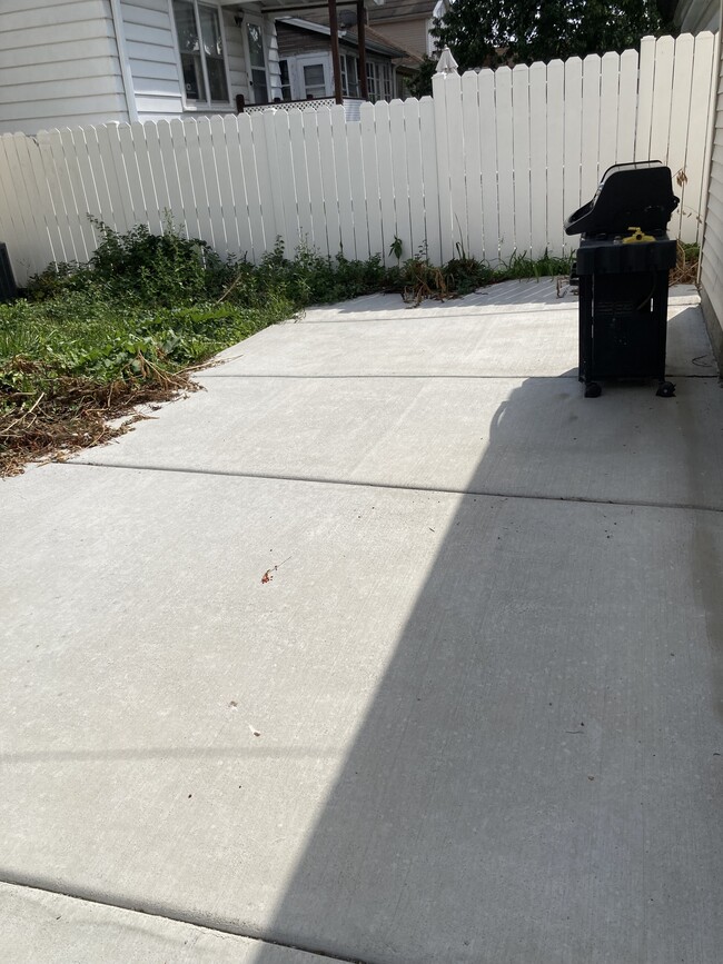 Building Photo - 4830 N Tripp Ave