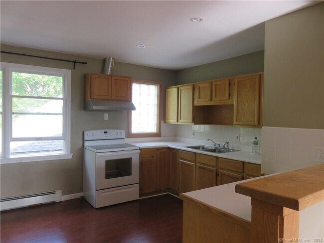 Building Photo - 760 Farmington Ave