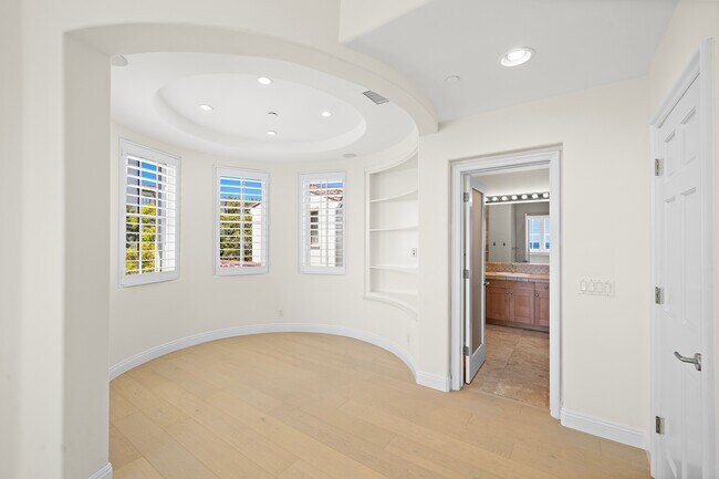 Building Photo - 150 Sidney Bay Dr