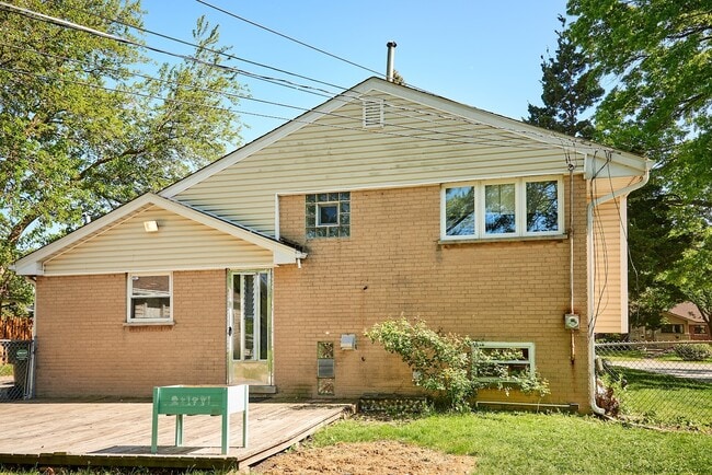 Building Photo - 8418 W Crain St