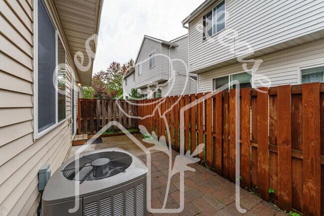 Building Photo - 6513 NE Forest Ln