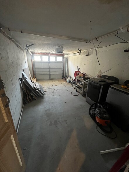 Building Photo - 2303 2nd St