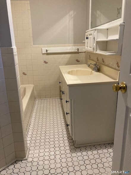 Building Photo - 235 Deacon St