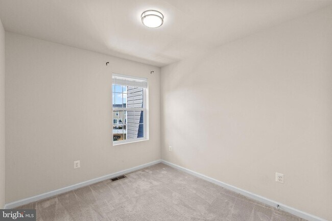 Building Photo - 5345 Tweeddale Pl