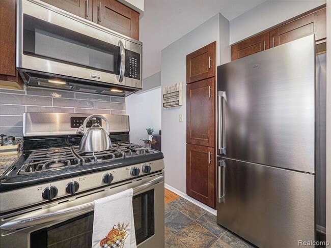 Building Photo - 421 S 7th St