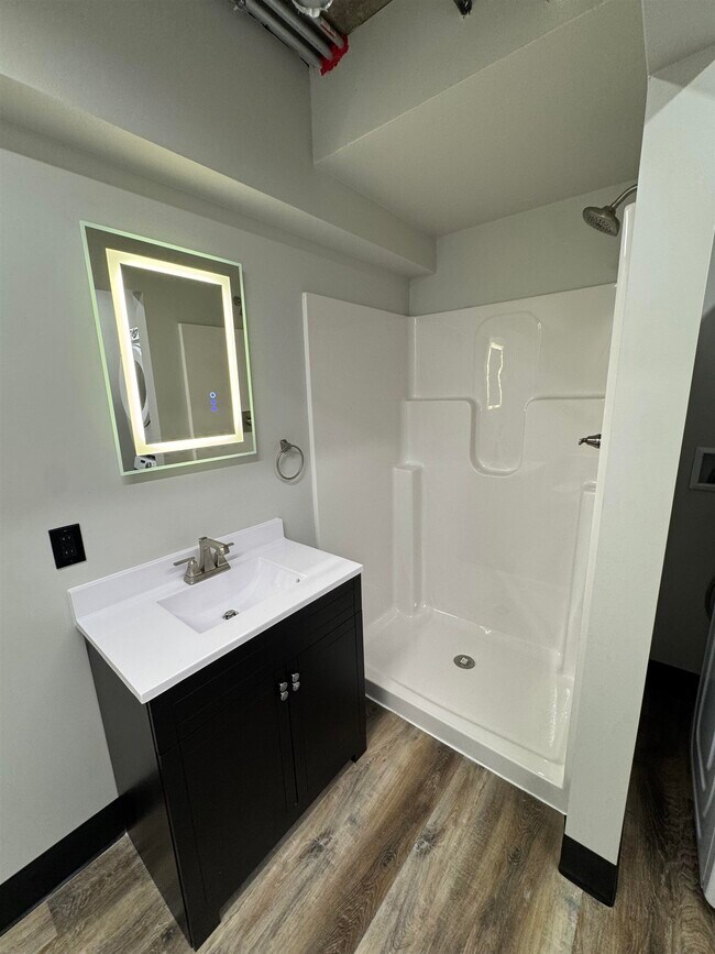 Building Photo - 217 S Badger Ave