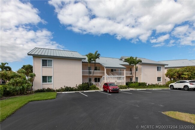 Building Photo - 484 NE Plantation Rd