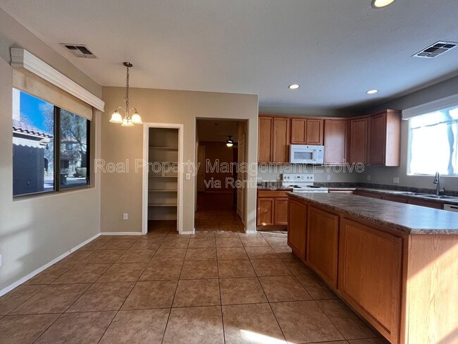 Building Photo - 14707 W Poinsettia Dr