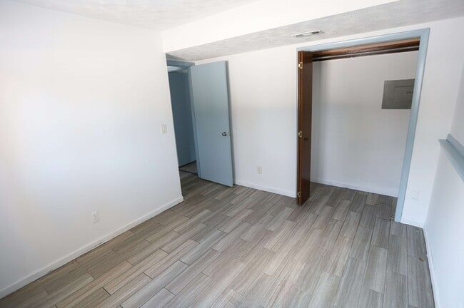 Building Photo - 2115 Brook Trails Ct SE