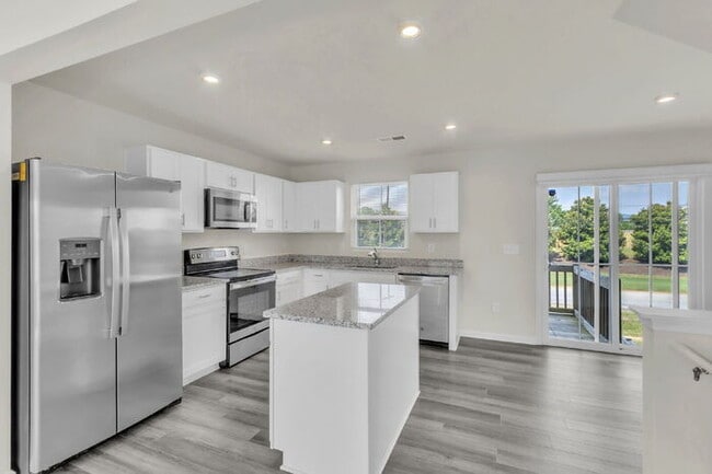 Building Photo - Modern 3BR Townhome with Bonus Room Near F...