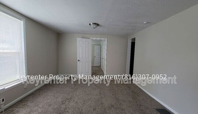 Building Photo - 142 N Bellaire Ave