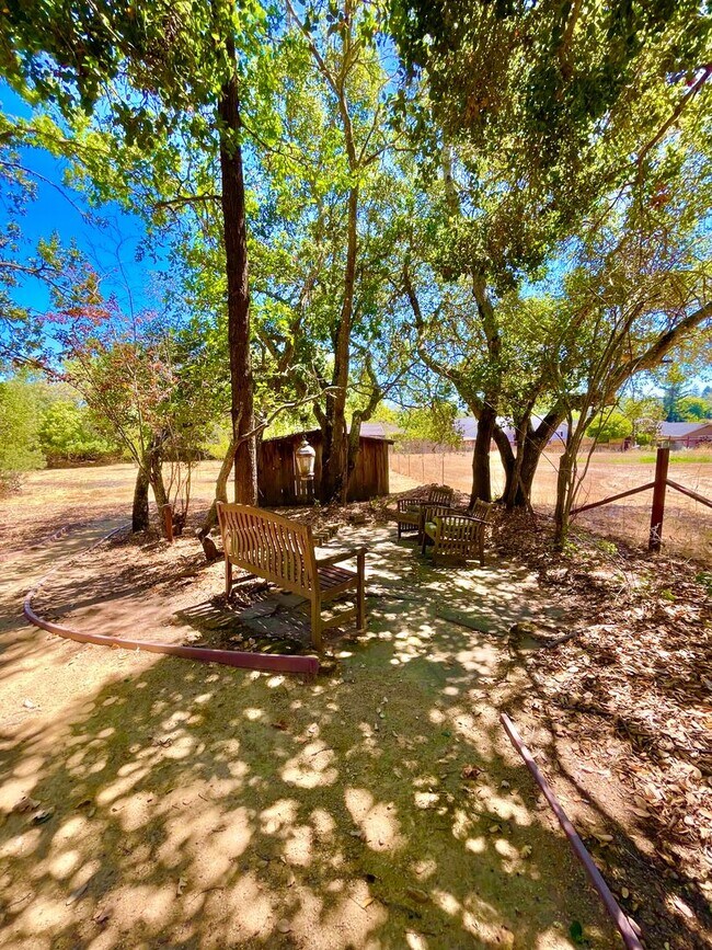 Building Photo - $3,900/month – Rare Country Feel on an Expansive Lot in One of Santa Rosa's Desirable Neighborhoods!