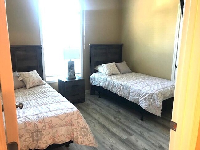 Building Photo - 4 Bedroom, 2.5 Bath, Pet Friendly Home with Fenced Yard & Sunroom! Available Soon!