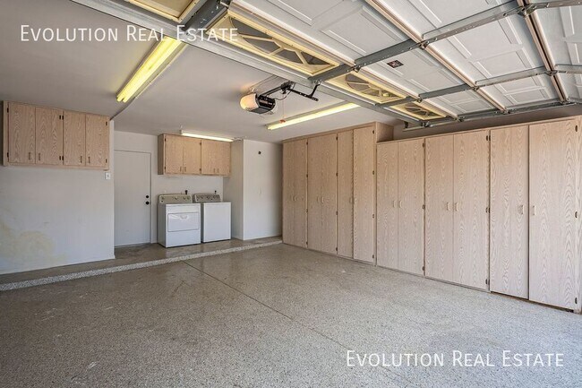 Building Photo - 2033 S Paseo Loma