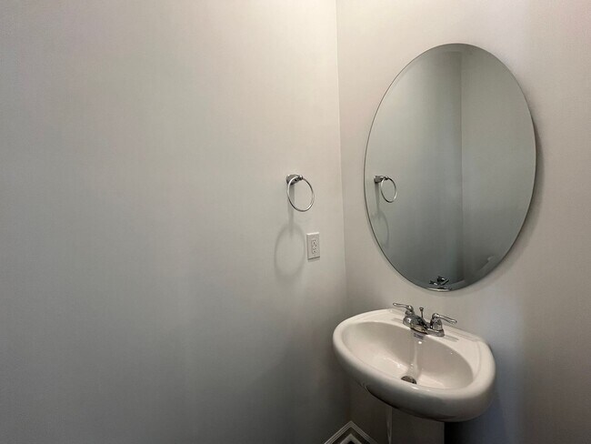 Building Photo - Newly Built 2BD, 2.5BA Apex Townhome in an HOA Community Near RDU Airport, RTP, and Fenton