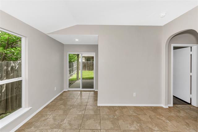 Building Photo - 2201 Sweetwood Dr