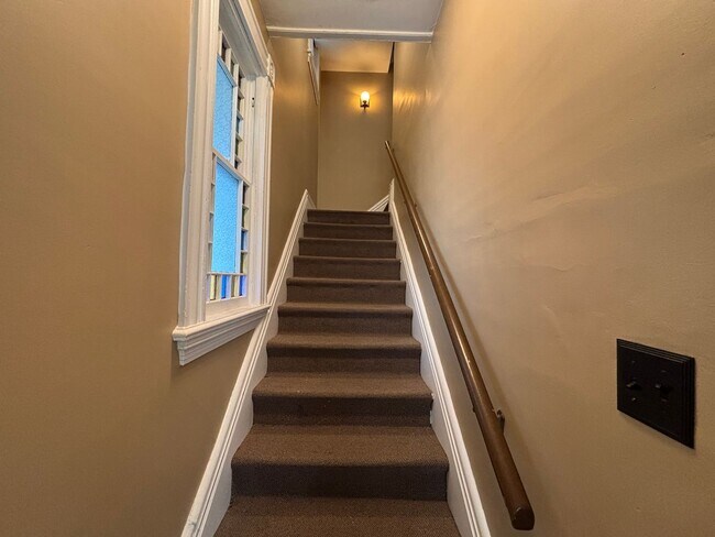 Building Photo - 27 Vick Park B