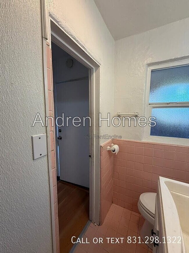 Building Photo - 10110 Soquel Dr
