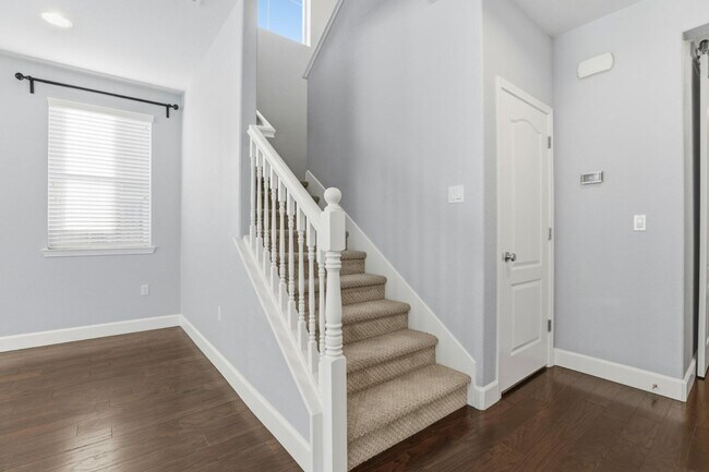 Building Photo - 1818 Tarragon Dr