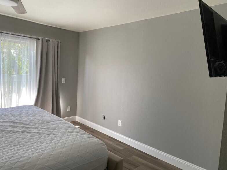 Building Photo - 1781 SE Linpark Ct