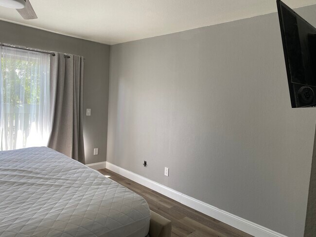 Building Photo - 1781 SE Linpark Ct