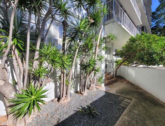 Building Photo - Ground Floor Unit at The Pleasanton! - 2BR...