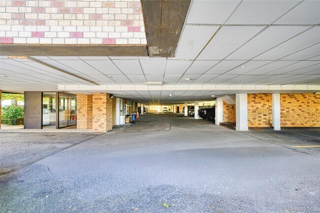 Building Photo - 141 Great Neck Rd
