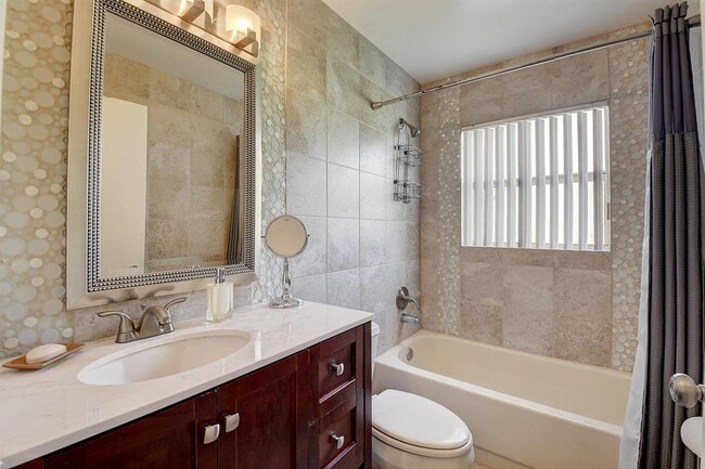 Building Photo - 9565 El Clair Ranch Rd