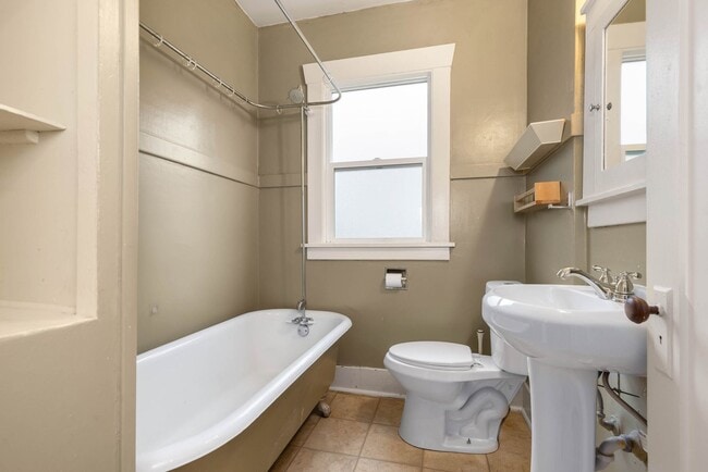 Building Photo - 2106 Dexter Ave N