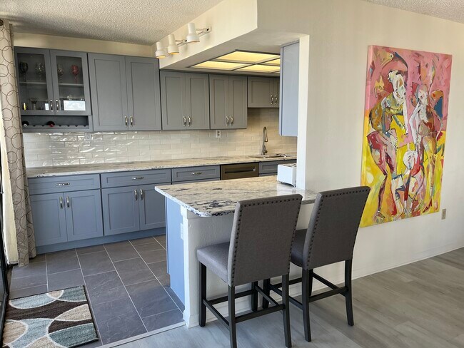 Breakfast Bar - 400 Island Way