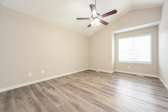 Building Photo - 9978 Deer Creek Ln