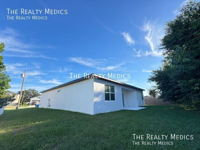 Building Photo - 304 Big Sioux Ln