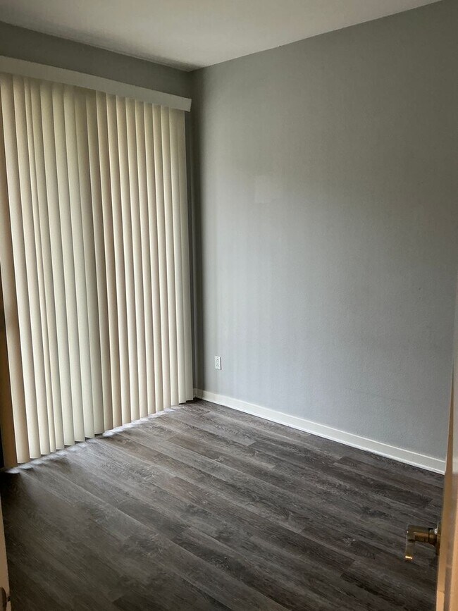 Building Photo - 3 Bedroom 3 Bath Townhouse Style Condo at Depot Walk in Orange