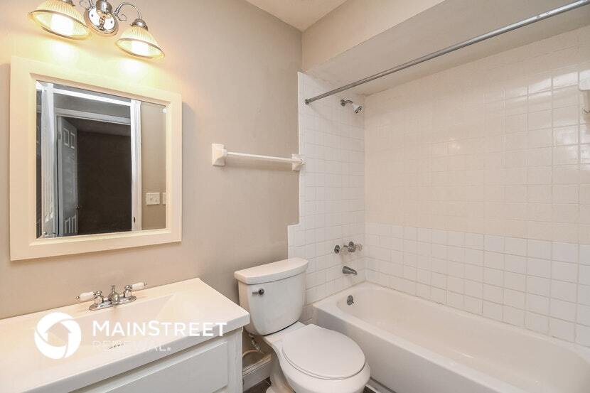 Building Photo - 10927 Horse Track Dr E